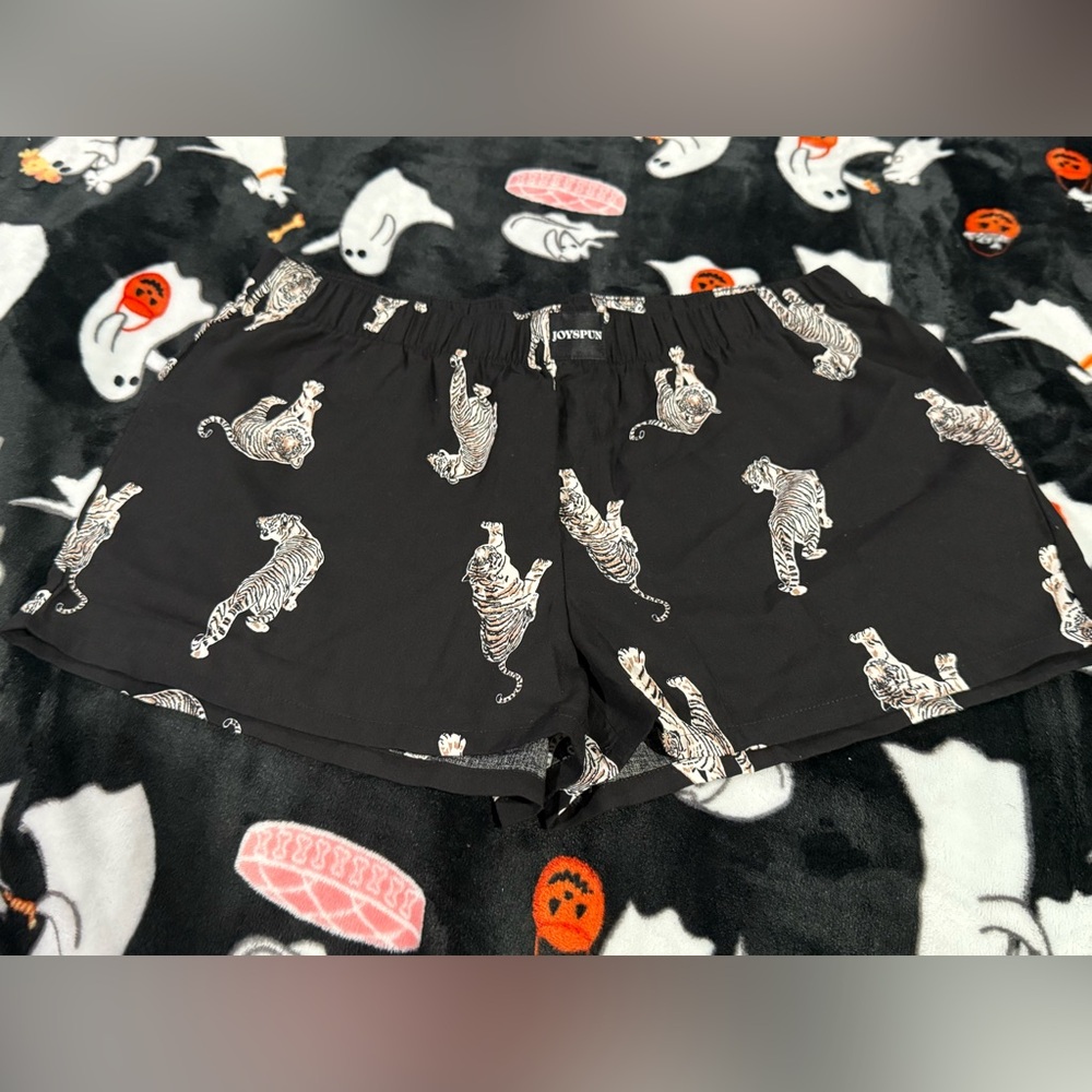 Black Tiger Print Women Shorts